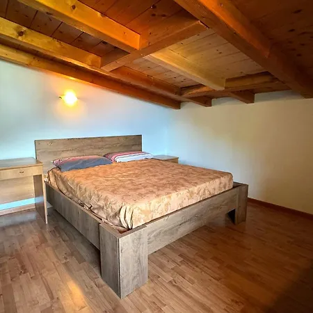 The Music Of The - Front With Three Bedrooms * Dongo
