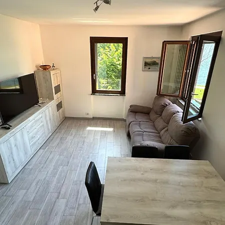 The Music Of The - Front With Three Bedrooms *