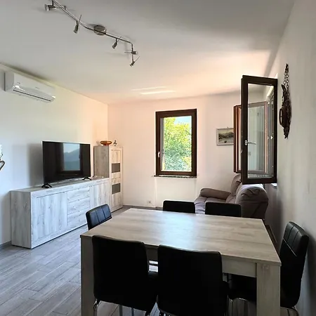 The Music Of The - Front With Three Bedrooms דונגו