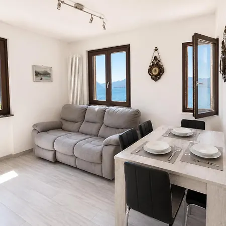 The Music Of The - Front With Three Bedrooms Apartment *