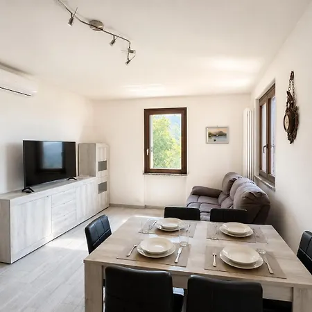 The Music Of The - Front With Three Bedrooms Apartment Dongo