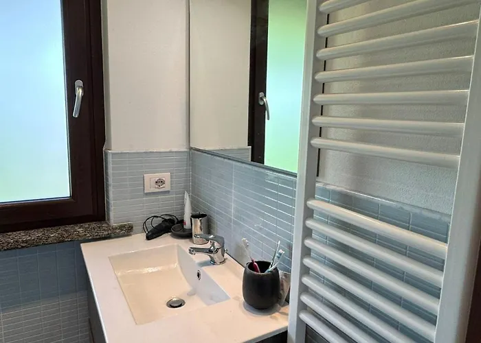 The Music Of The - Front With Three Bedrooms Dongo