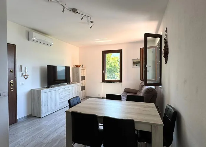 The Music Of The - Front With Three Bedrooms Dongo